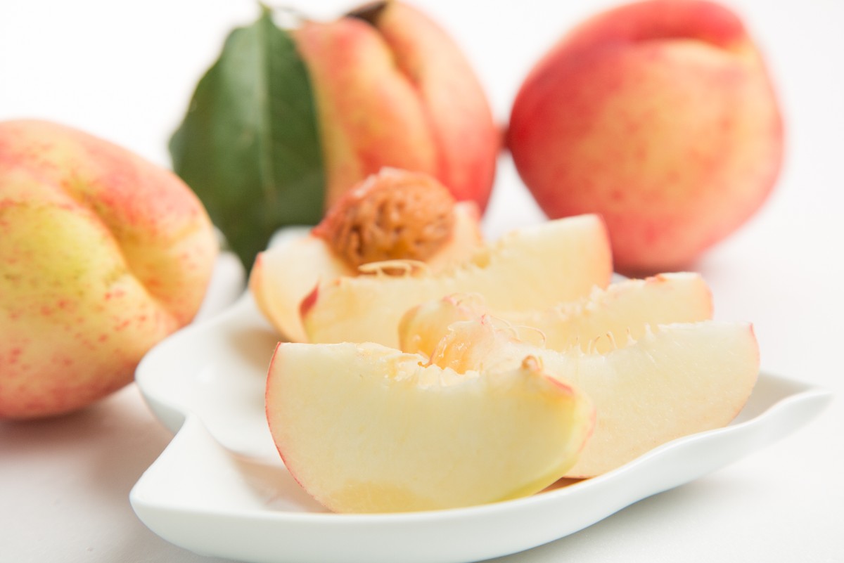 半身裙怎样搭配更好 街拍达人为你演绎最chic的搭法_beat365亚洲体育官方网站