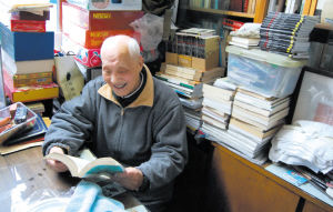 钟山县荣誉村主任开展春节前慰问活动-beat·365