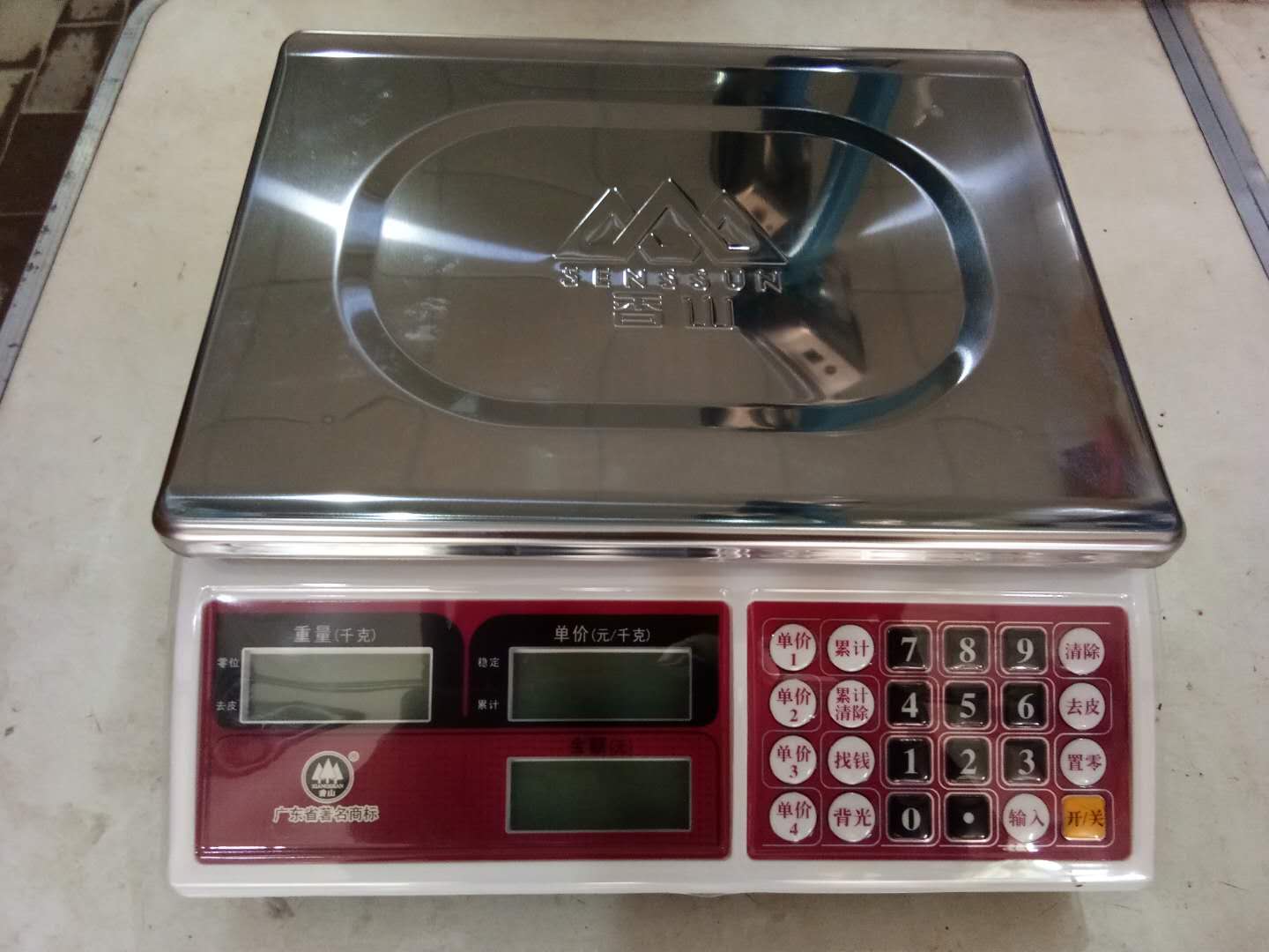 beat365亚洲体育官方网站_县司法局到贫困村送法律服务助力脱贫攻坚