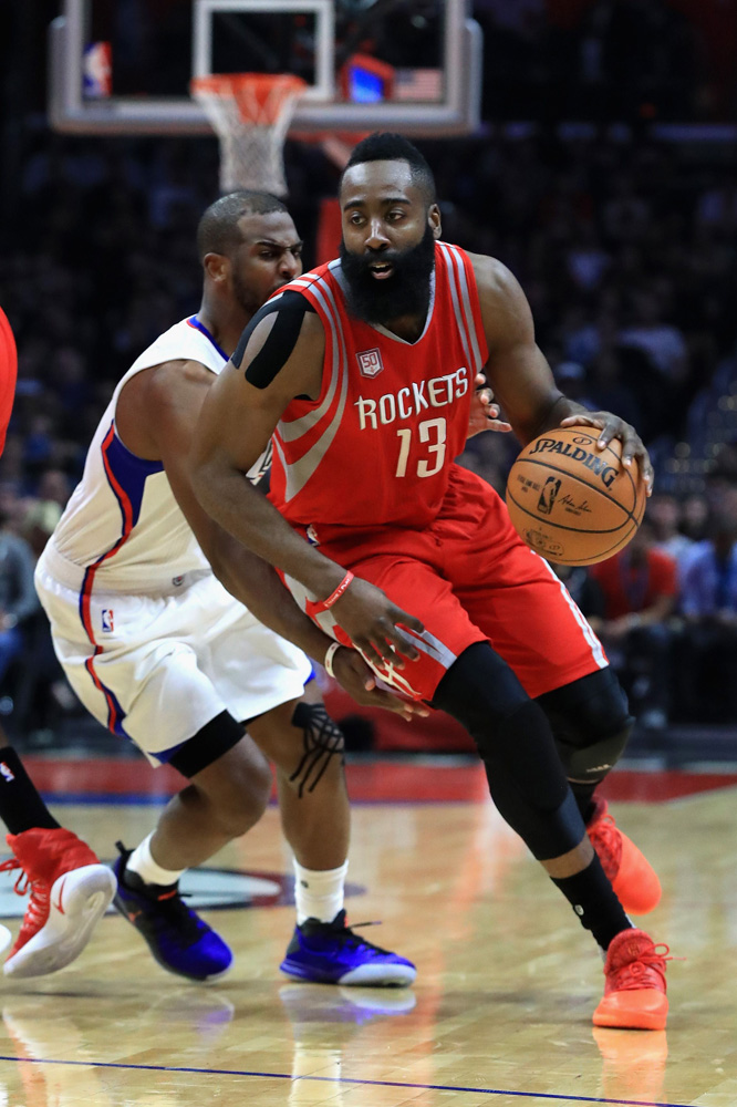 热心老人向县档案馆捐献革命历史档案‘beat365官网’