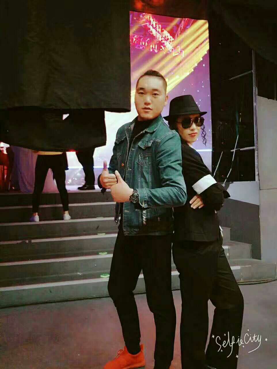 县编办进村入户做好扶贫成效明白卡和扶贫受益明白卡发放填写工作‘beat·365’